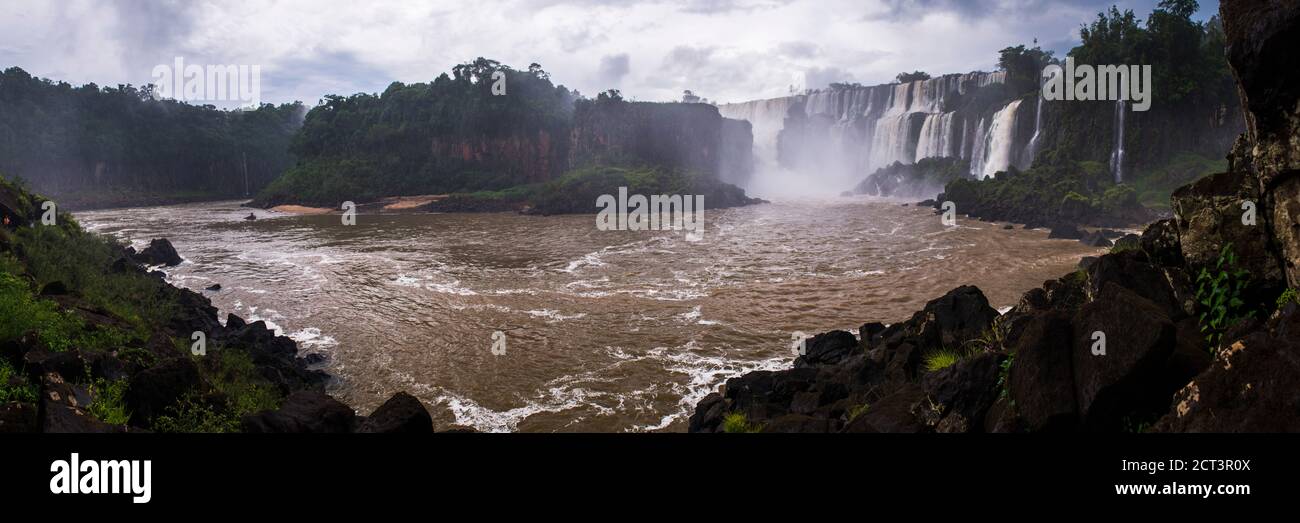 Cascate di Iguazu (alias Iguassu Falls o Cataratas del Iguazu), provincia di Misiones, Argentina, Sud America Foto Stock