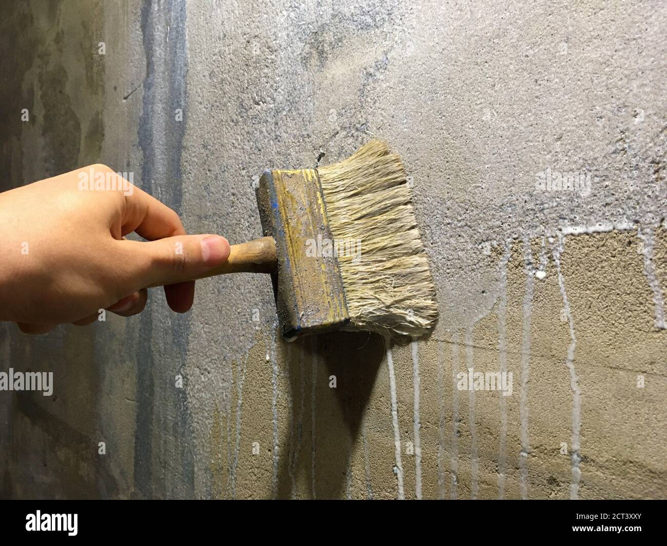 Primer processo di calcestruzzo primo piano. Foto Stock