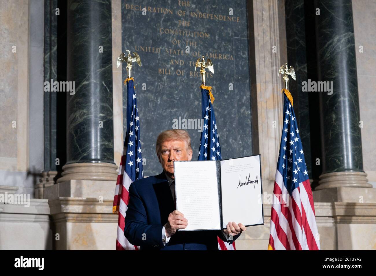 WASHINGTON DC, USA - 17 settembre 2020 - il presidente degli Stati Uniti Donald J. Trump firma la Giornata della Costituzione, la Giornata della cittadinanza e la settimana della Costituzione 2020 Proclama Foto Stock