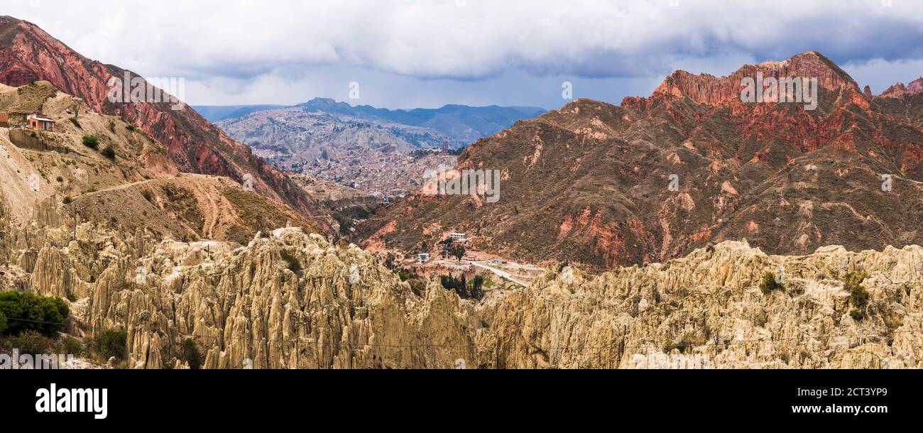 Valle de la Luna (Valle della Luna) con la Paz alle spalle, Dipartimento la Paz, Bolivia, Sud America Foto Stock