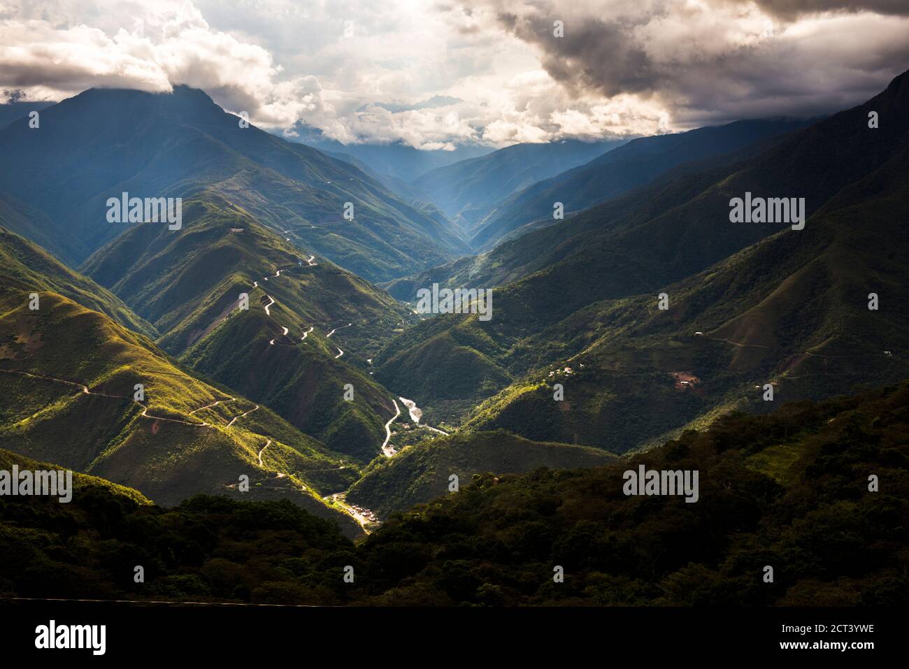 Coroico Valley, tipico paesaggio montano boliviano, Dipartimento la Paz, Bolivia, Sud America Foto Stock