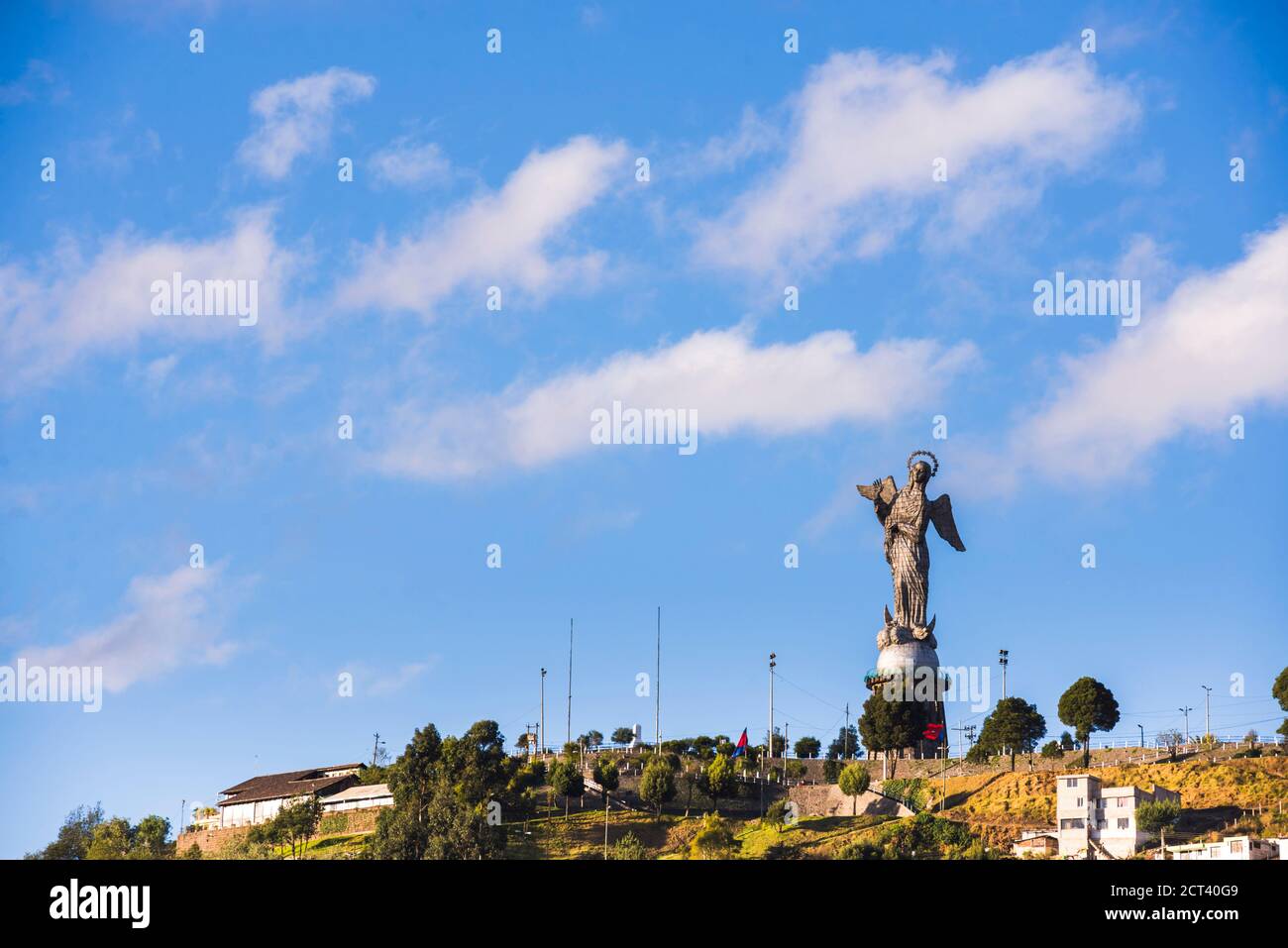 Statua della Vergine di Quito (Virgen de Quito), statua della collina di El Panecillo, Città di Quito, Ecuador, Sud America Foto Stock
