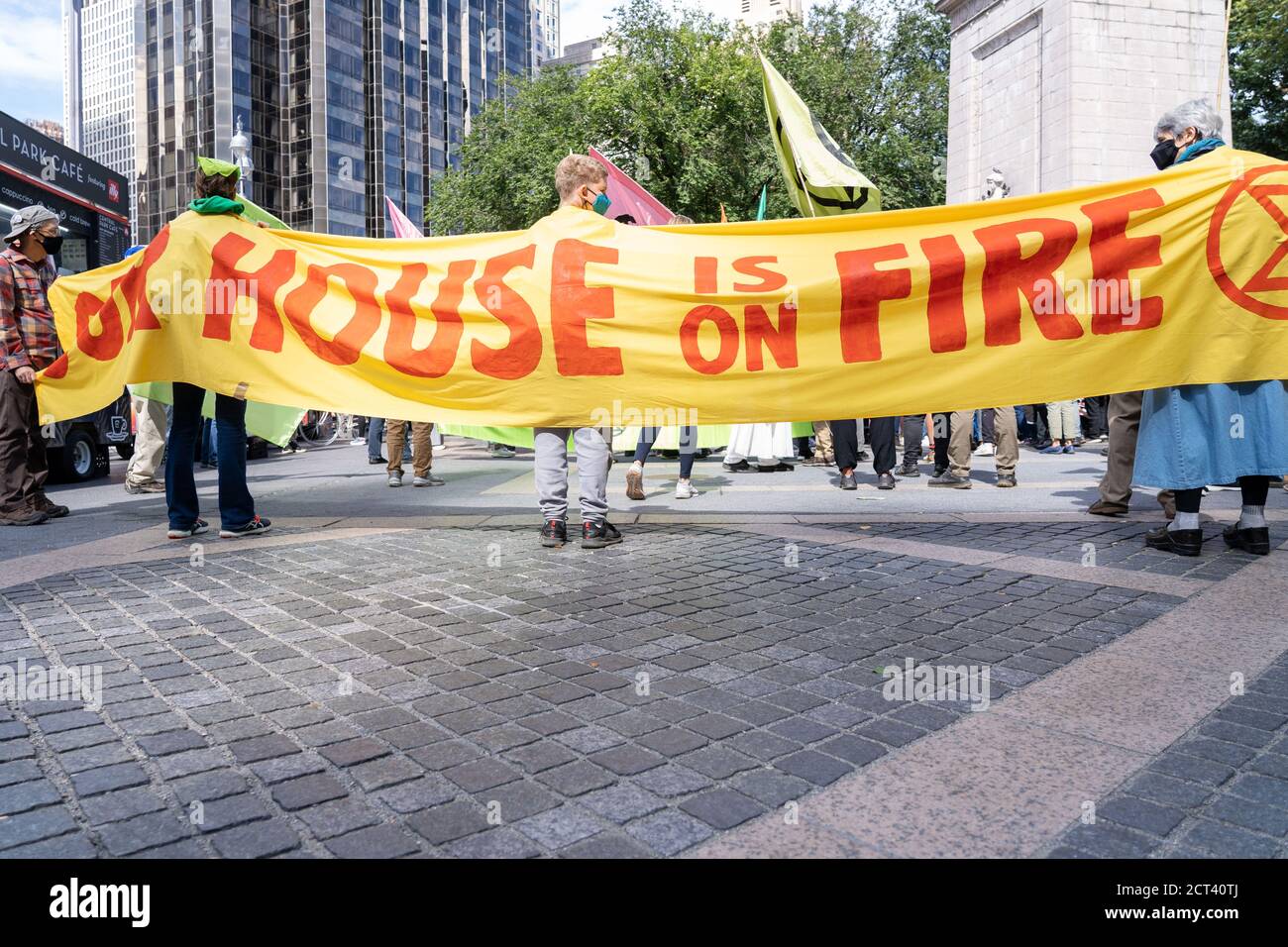 NEW YORK, NY – 20 SETTEMBRE 2020: Un e New York City, la settimana del clima a New York 2020 è stata inaugurare con un "March for Climate Justice NYC". Foto Stock