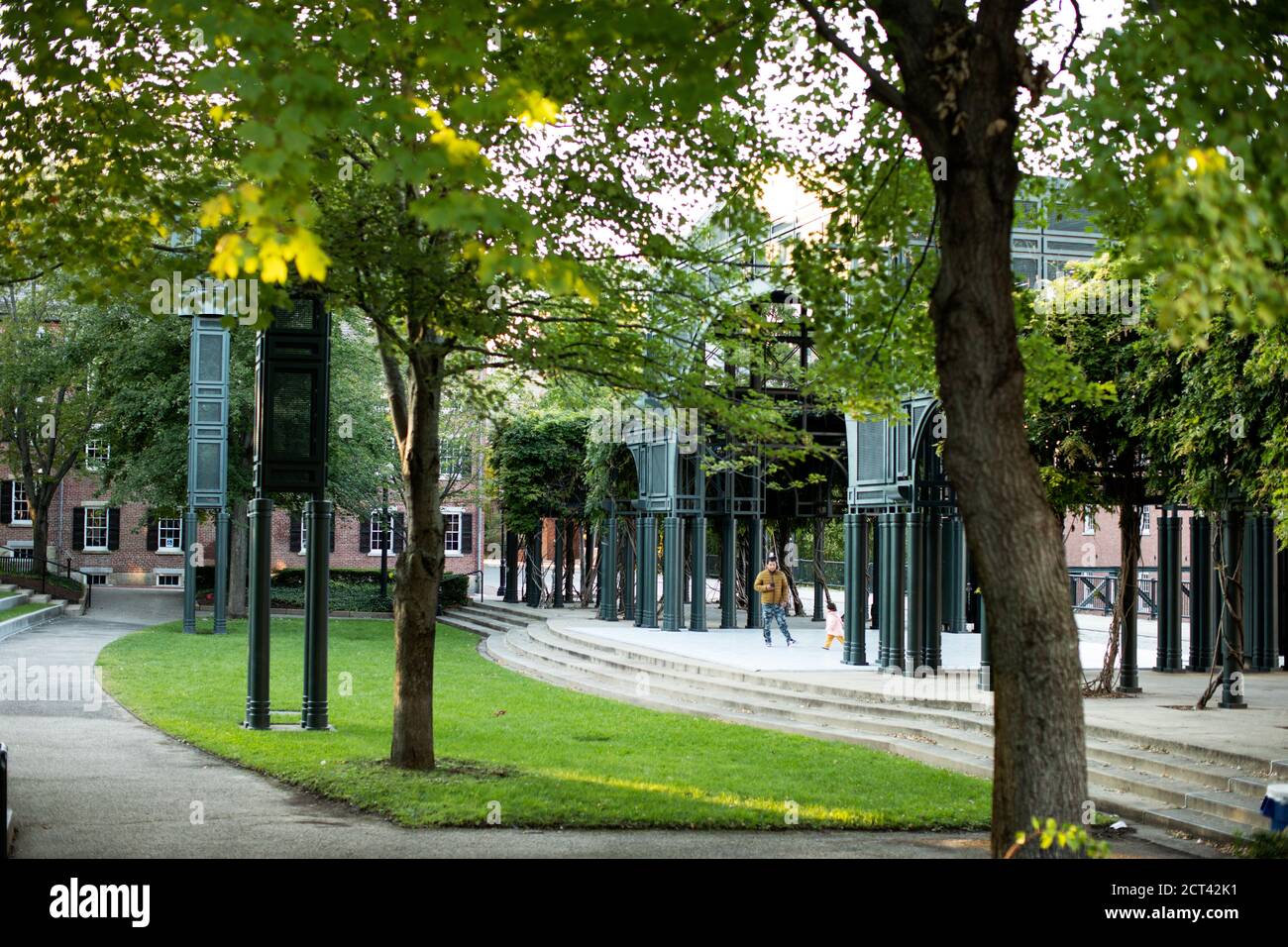 Imbarco House Park su French Street nel centro di Lowell, Massachusetts, USA, il luogo di ritrovo per una famosa serie di concerti estivi. Foto Stock