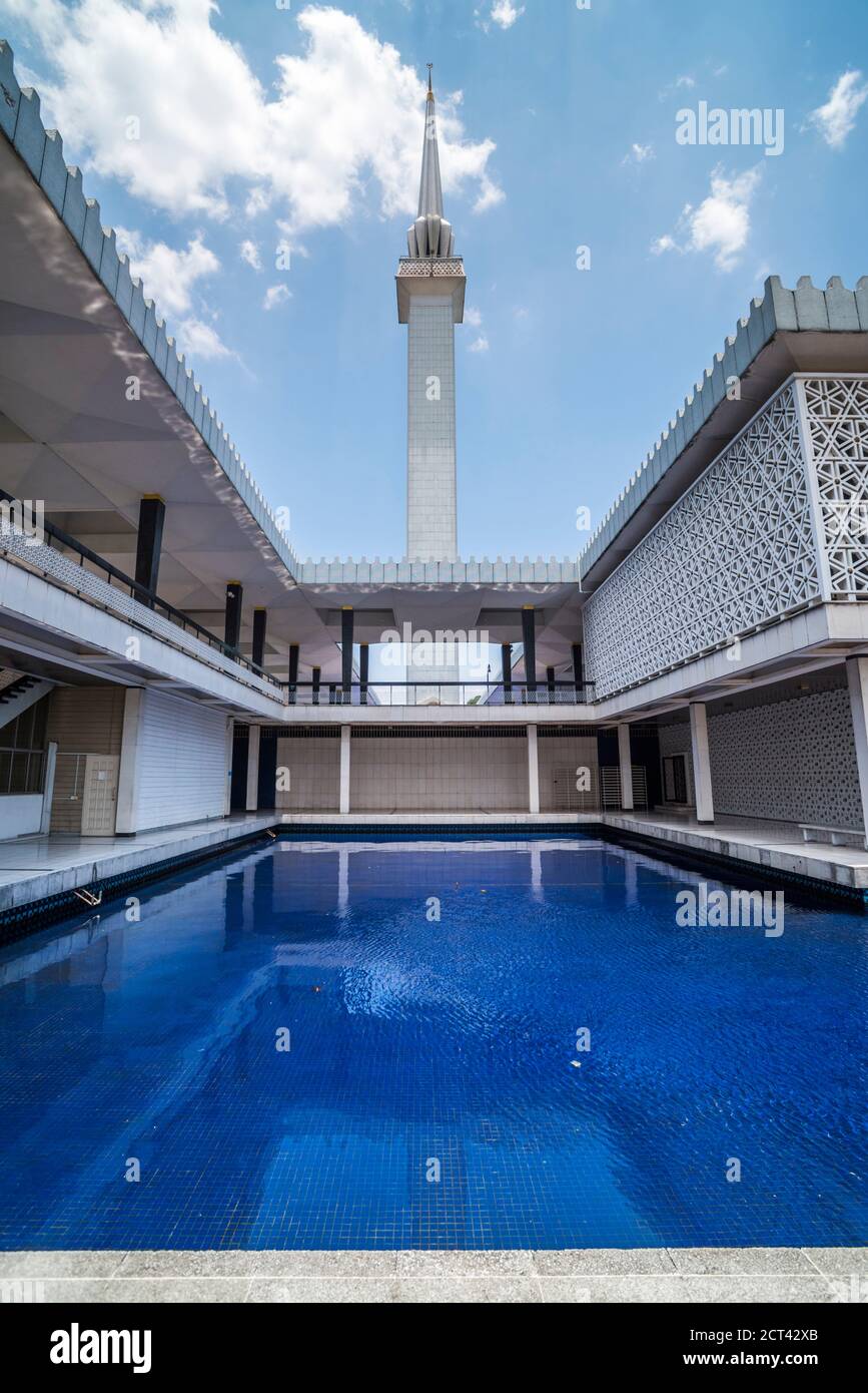 Moschea Nazionale (Moschea Masjid Negara o Grande Moschea), Kuala Lumpur, Malesia, Sud-est asiatico Foto Stock