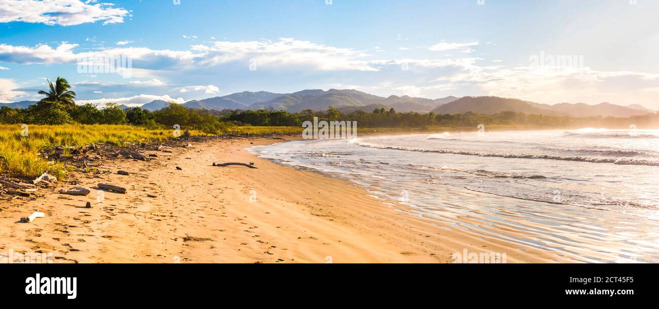 Playa Buena Vista Beach all'alba, Provincia di Guanacaste, Costa Rica Foto Stock