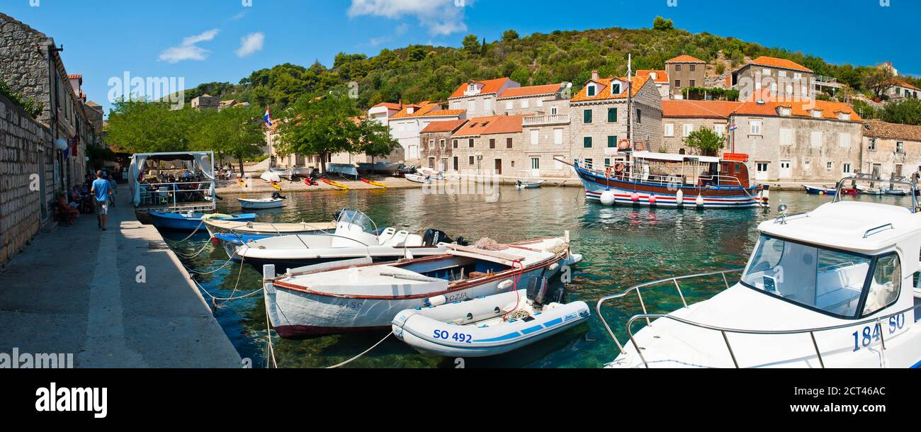 Foto panoramica delle barche nel porto, Isola di Sipan (Sipano), Isole Elafiti, Costa dalmata, Croazia Foto Stock