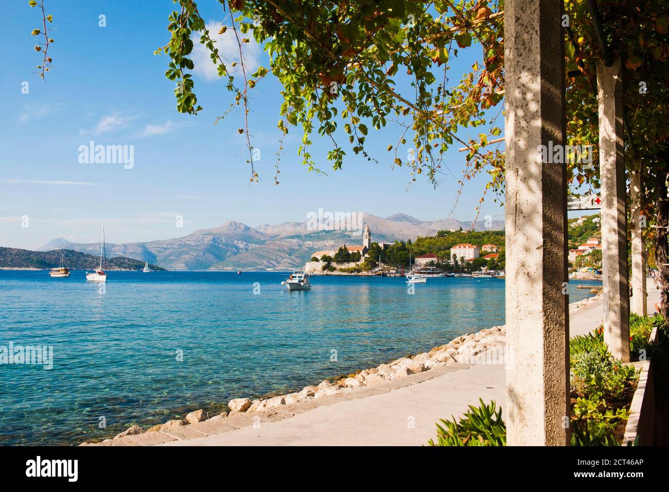 Foto del lungomare dell'isola di Lopud e del monastero francescano, dell'isola di Lopud, delle isole Elafiti, della costa dalmata, della Croazia Foto Stock