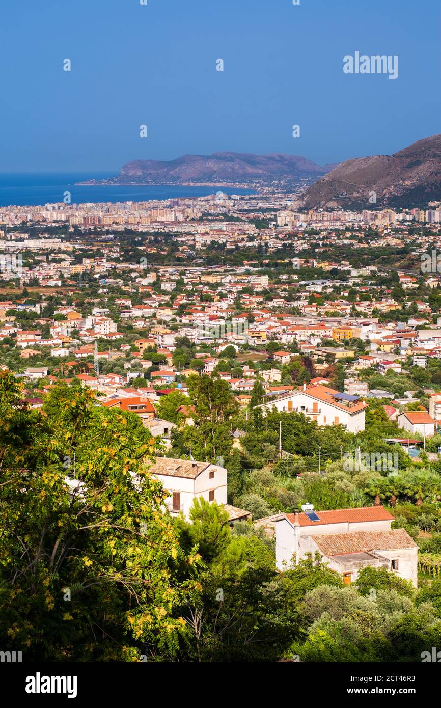 Paesaggio urbano di Palermo (Palermu) visto da Monreale, Sicilia, Italia, Europa Foto Stock