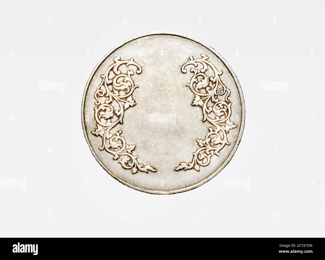 Bianco argento vecchia moneta isolato su sfondo bianco Foto Stock