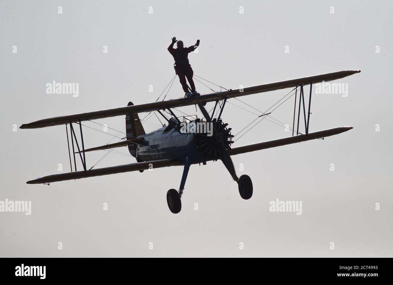 John Wilkins, 89 anni, durante la sua passeggiata nell'ala sponsorizzata per il The Grand Appeal del Bristol Children's Hospital a Dunkeswell Airfield vicino a Honiton in Devon. Foto Stock