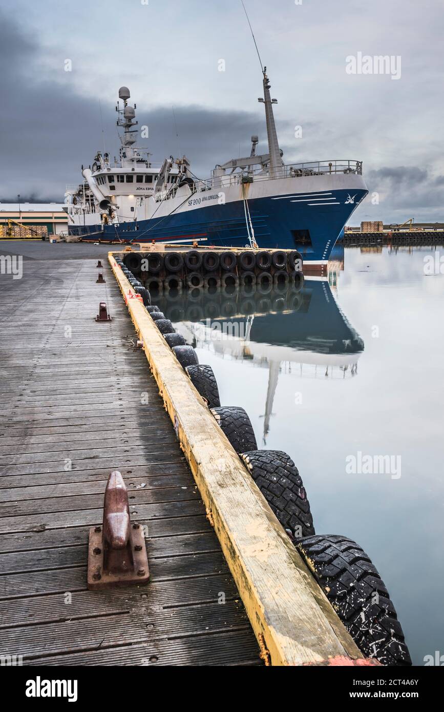 Porto di pesca a Hofn, regione dei fiordi orientali (Austurland), Islanda, Europa Foto Stock