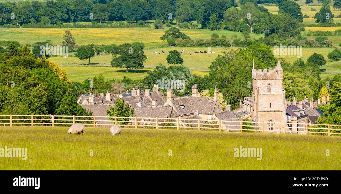 St Lawrence Church, Bourton-on-the-Hill, Gloucestershire, The Cotswolds, Inghilterra, Regno Unito, Europa Foto Stock