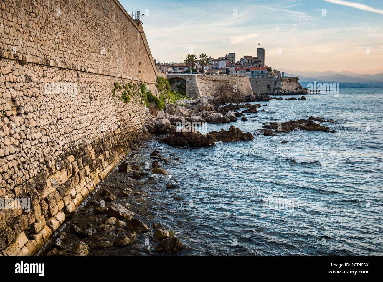 Antibes Côte all'alba, Provenza-Alpi-Costa Azzurra, Francia meridionale, Europa Foto Stock
