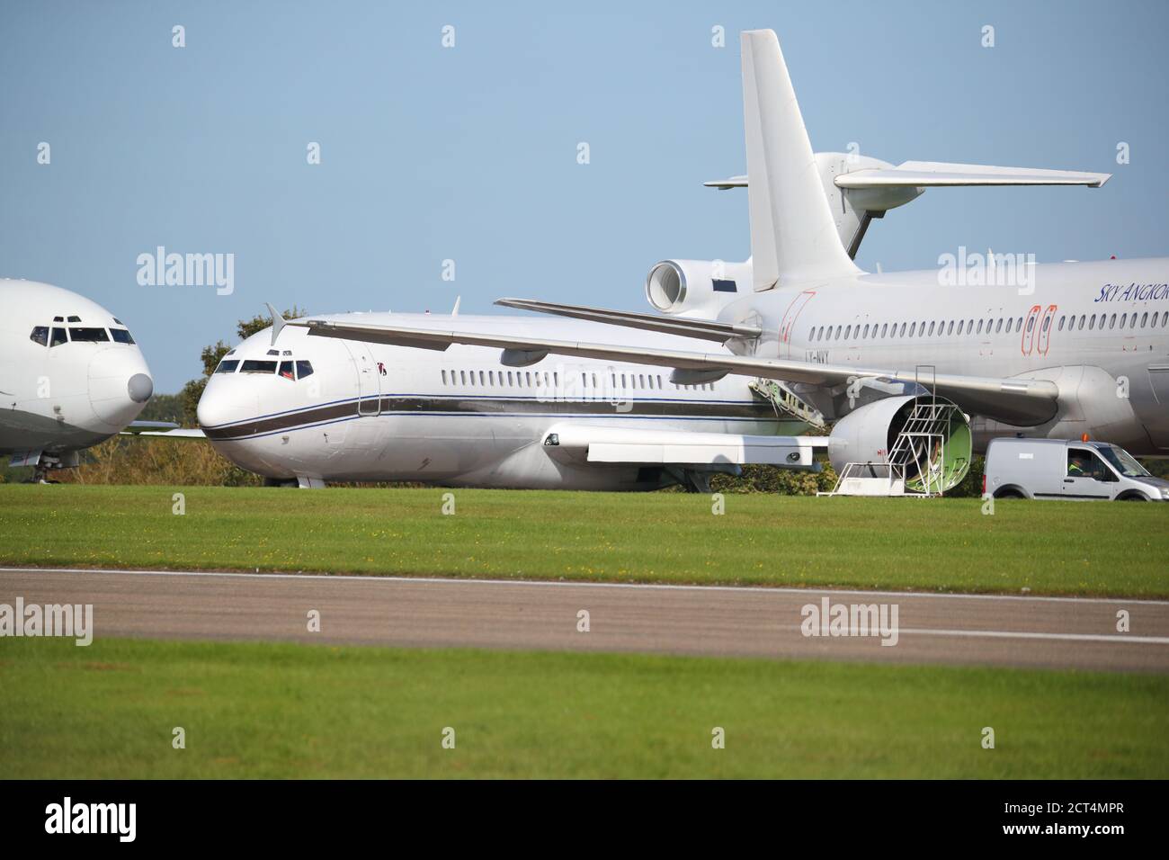 Aerei in attesa di essere smantellati all'aeroporto di Cotswold, Kemble, Gloucestershire, Regno Unito Foto Stock