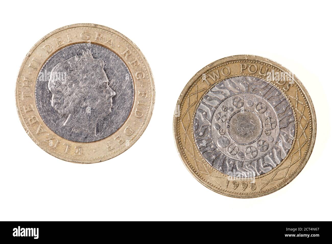 Lati opposti e inversi della moneta britannica da due libbre isolato su sfondo bianco Foto Stock