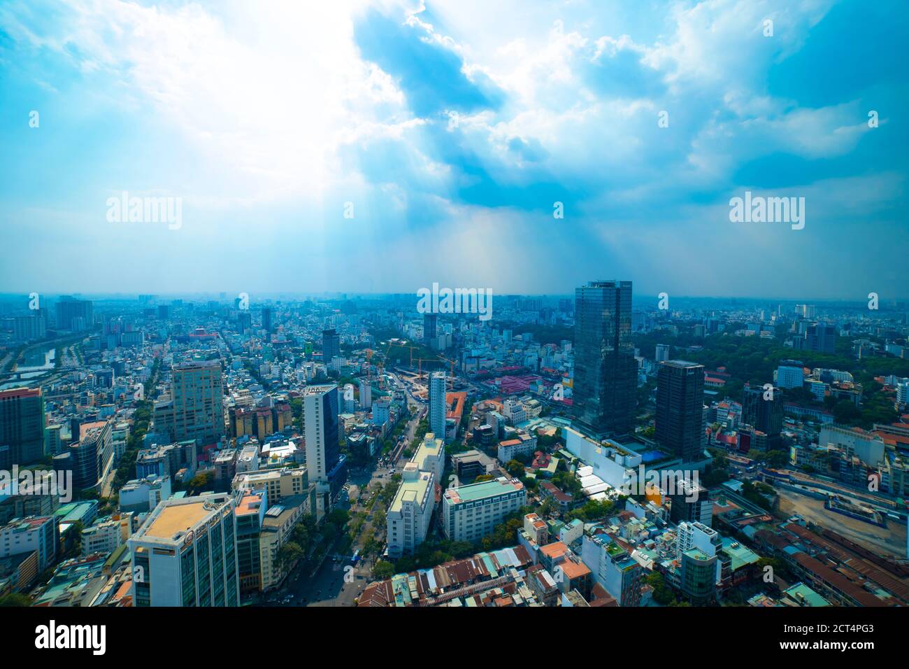 Un paesaggio urbano panoramico in ho Chi Minh ad alto angolo largo scatto Foto Stock