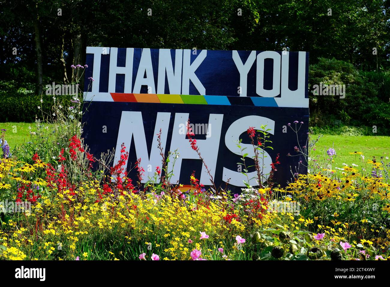 Grazie NHS, tributo floreale a Miller Park Preston, Regno Unito. Foto Stock