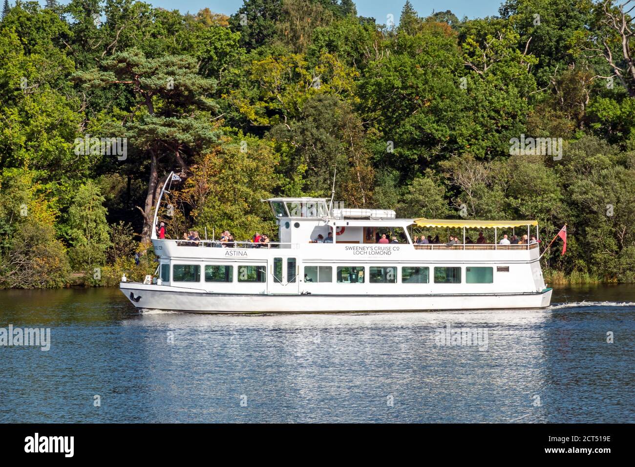 Astina si dirige verso Loch Lomond a Loch Lomond Shores Balloch West Dunbartonshire Scotland UK Foto Stock