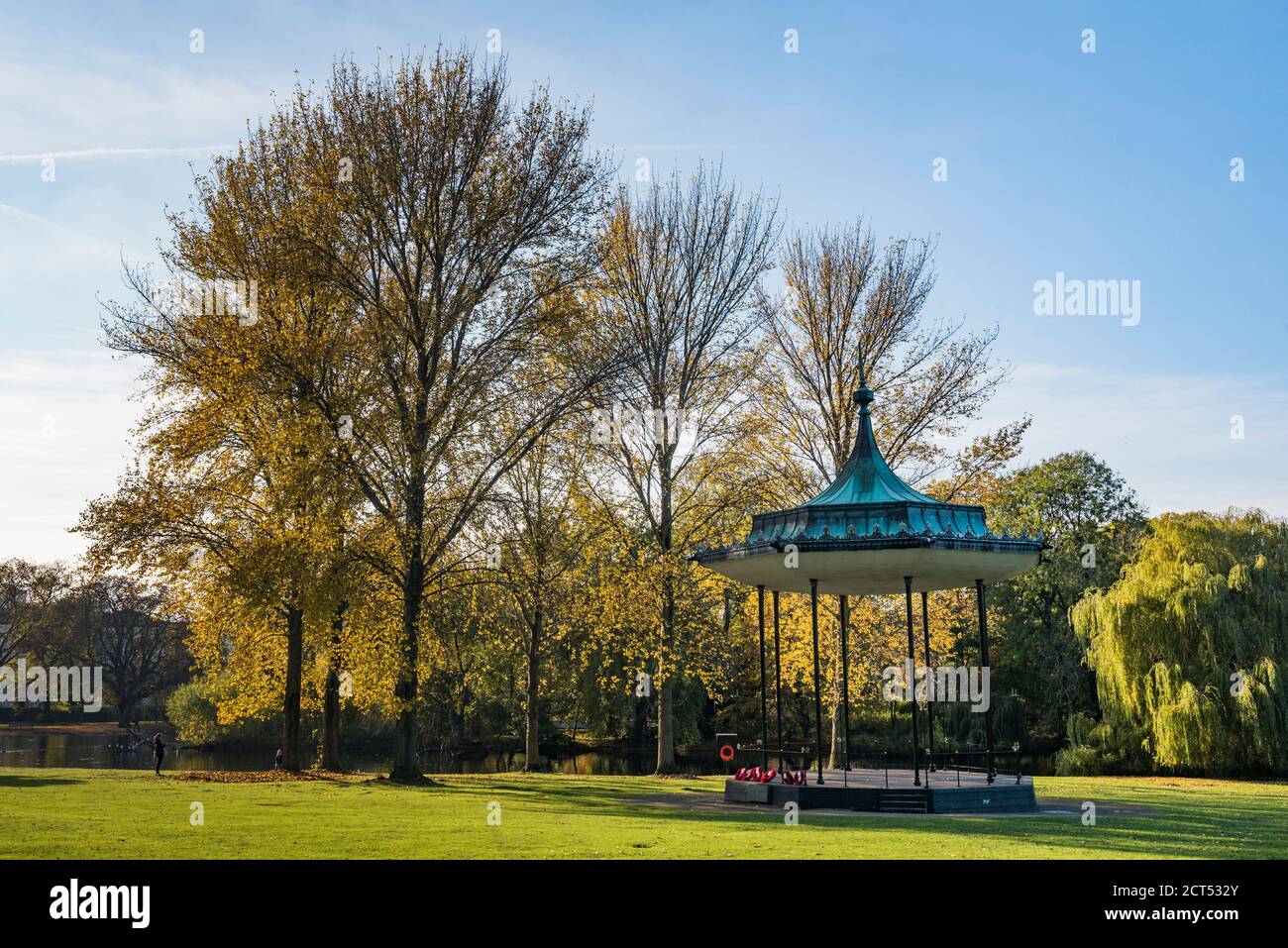 Autunno a Regents Park, uno dei parchi reali di Londra, Inghilterra Foto Stock