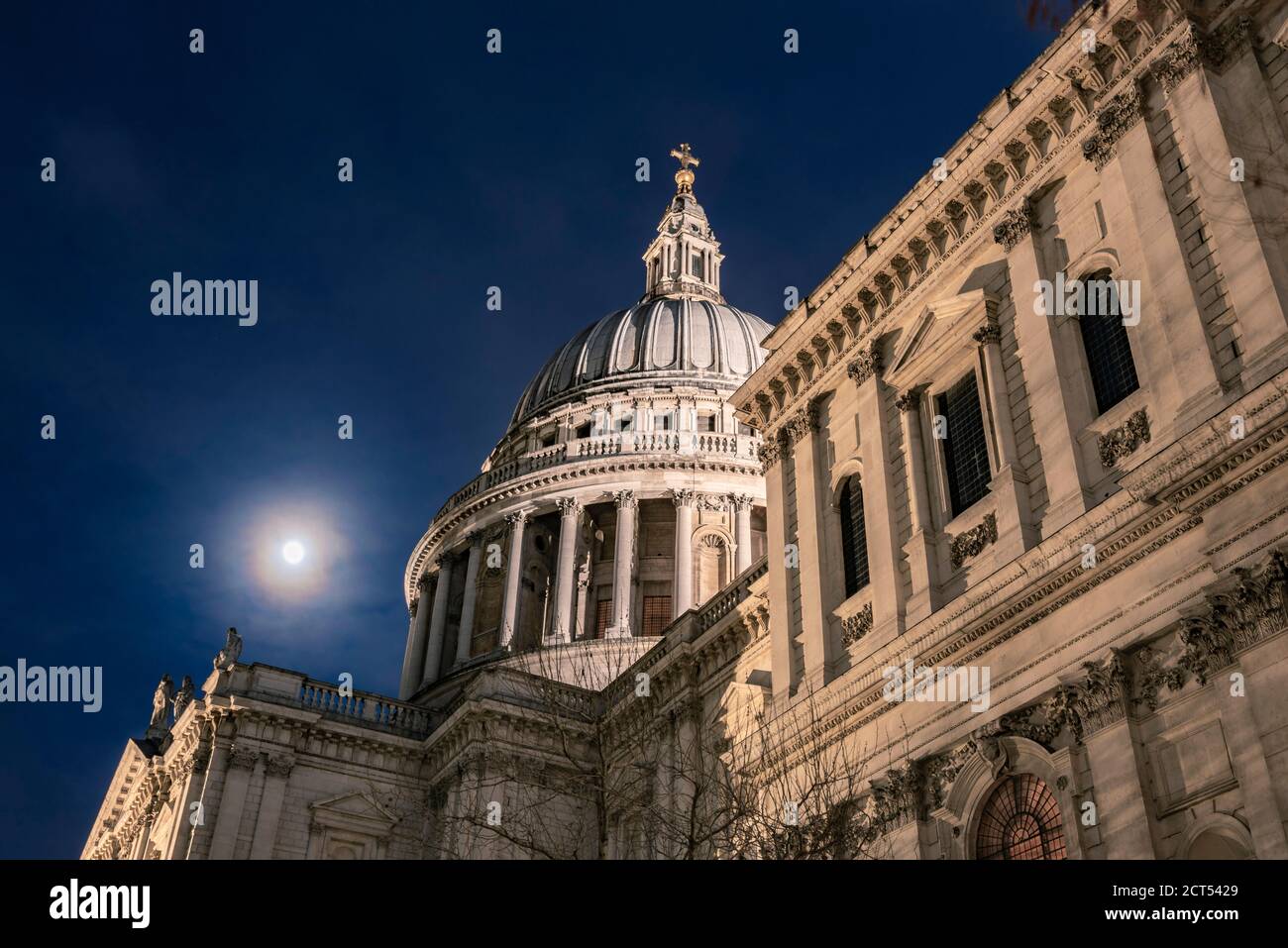 St Pauls Cathedral di notte, City of London, London, England Foto Stock