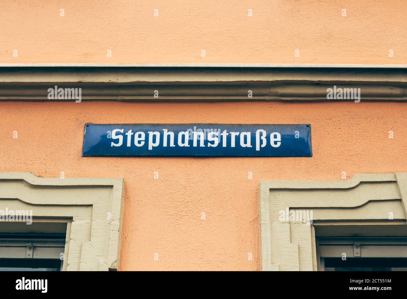 Stephanstrasse (en. Stephan Street), cartello con il nome della strada a Wurzburg, Baviera, Germania. Un cartello con il nome di una strada è un cartello utilizzato per identificare le strade denominate Foto Stock