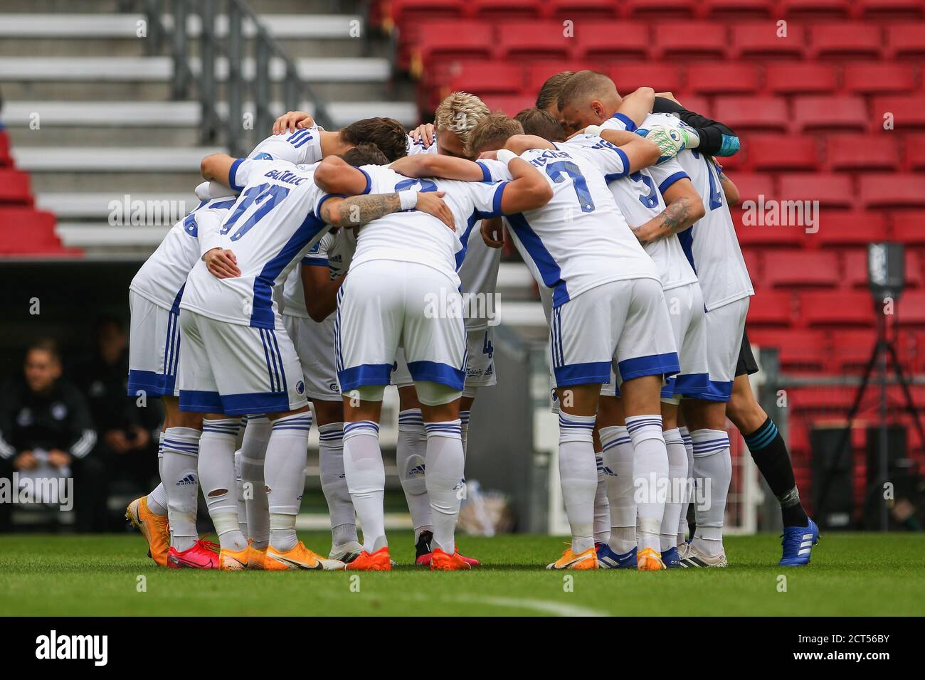 Copenaghen, Danimarca. 20 Settembre 2020. I giocatori del FC Copenhagen hanno visto il gahtered subito prima del calcio d'inizio alla partita 3F Superliga tra il FC Copenhagen e il Broendby al Parken di Copenhagen. (Photo Credit: Gonzales Photo/Alamy Live News Foto Stock