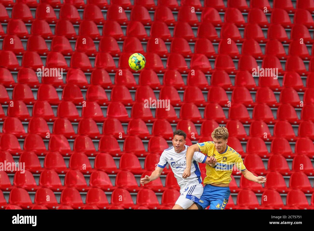 Copenaghen, Danimarca. 20 Settembre 2020. Bryan Oviedo (19) del FC Copenhagen e Sigurd Rosted (4) del Broendby SE visto durante la partita 3F Superliga tra il FC Copenhagen e Broendby a Parken a Copenhagen. (Photo Credit: Gonzales Photo/Alamy Live News Foto Stock