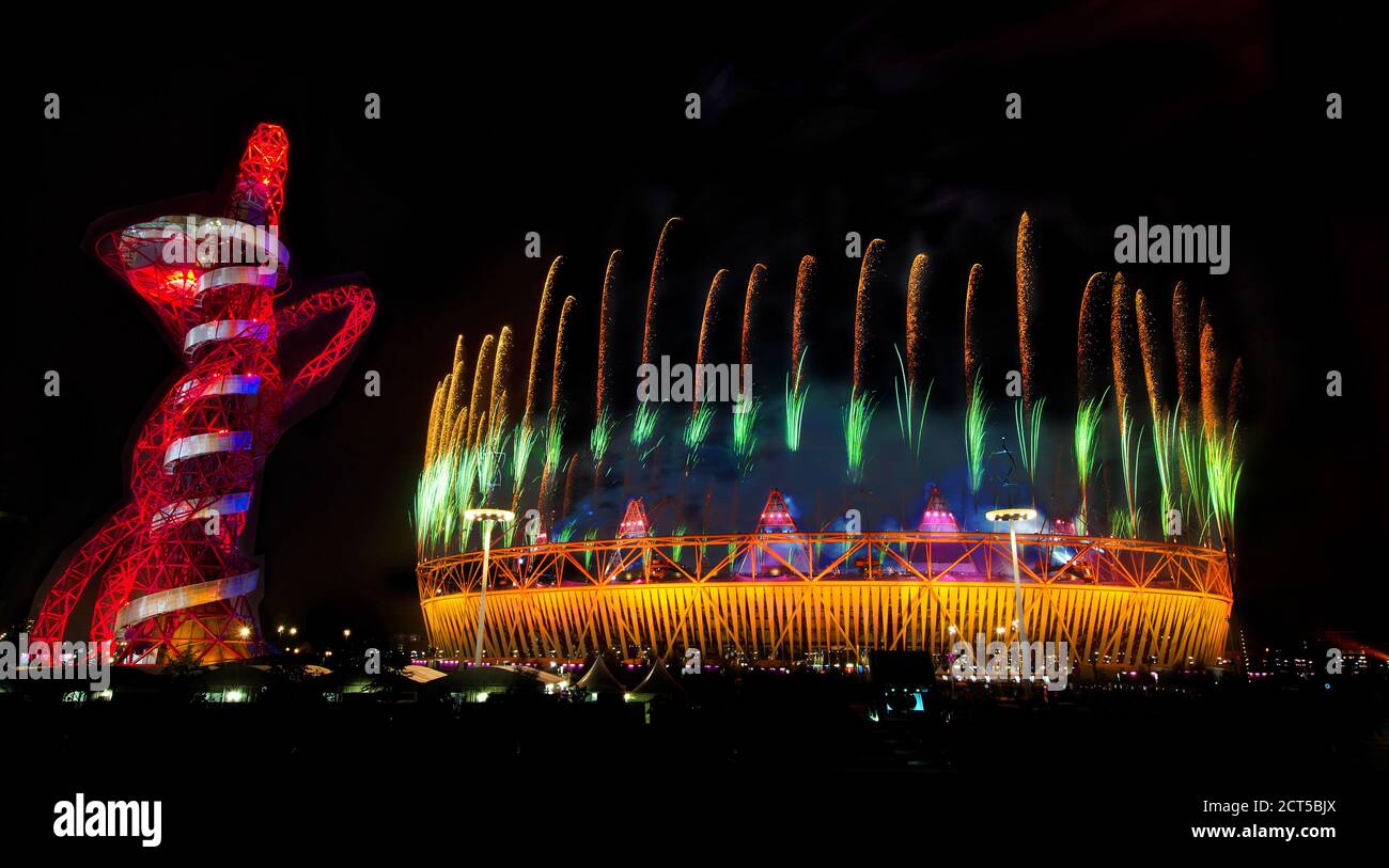 CERIMONIA DI CHIUSURA FUOCHI D'ARTIFICIO, LE OLIMPIADI DI LONDRA 2012. IMMAGINE DI CREDITO : © MARK PAIN / ALAMY STOCK FOTO Foto Stock