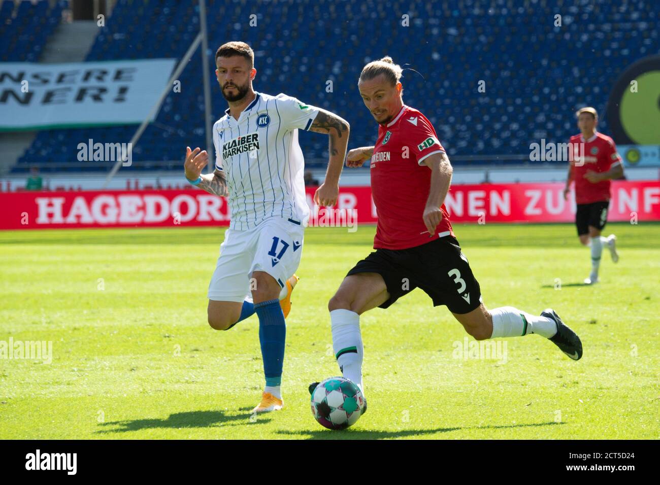 Marco DJURICIN (KA) e Niklas HULT (H), azione, duelli, calcio 2 Bundesliga, 1° incontro, Hannover 96 (H) - Karlsruher SC (KA), il 09/19/2020 ad Hannover/Germania. | utilizzo in tutto il mondo Foto Stock