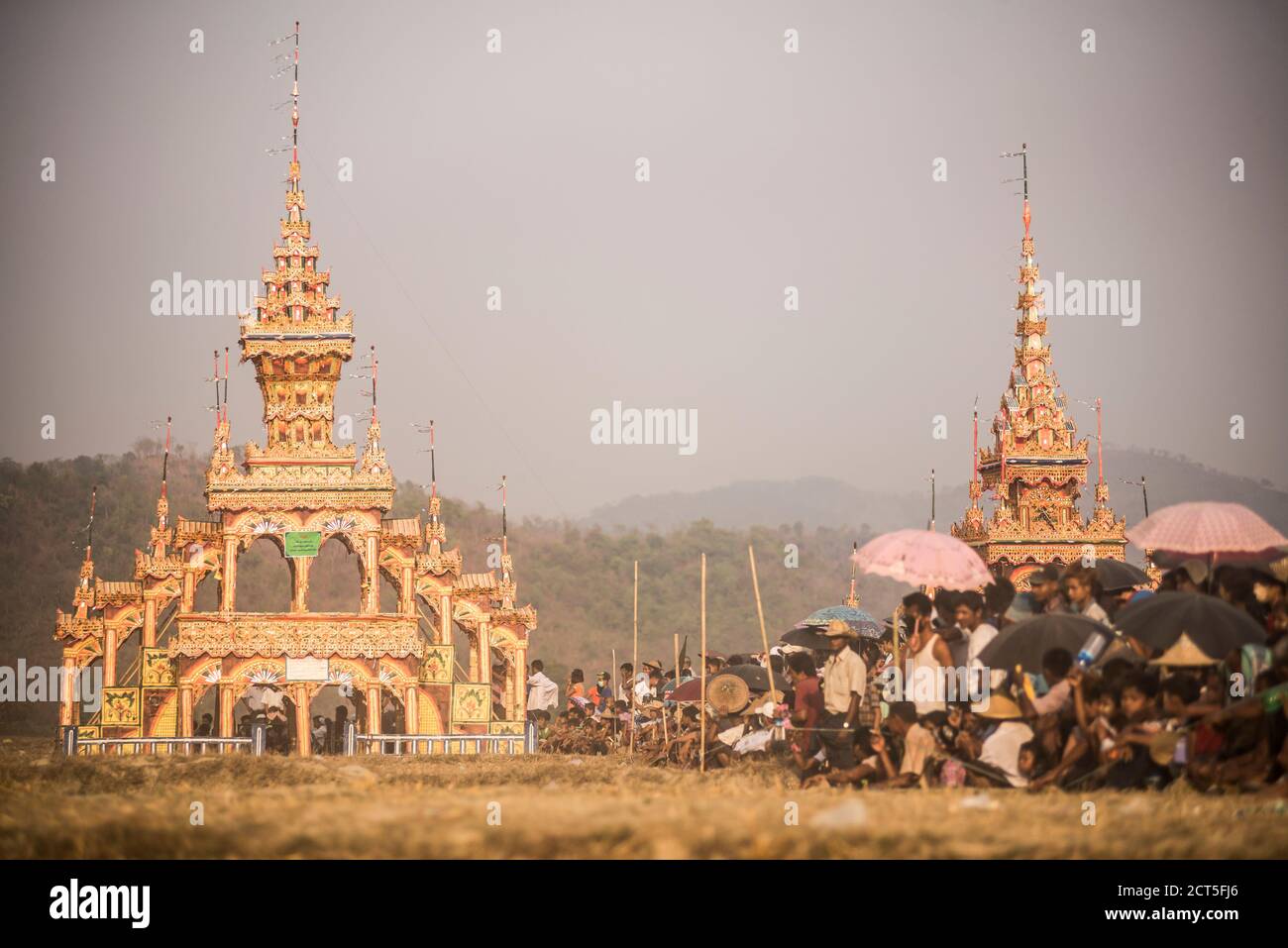Mrauk U, Dung BWE Festival per il passaggio di un importante monaco buddista, Rakhine state, Myanmar (Birmania) Foto Stock