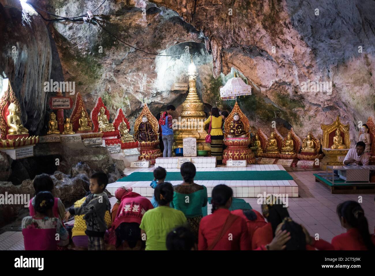Grotta di Pindaya Festival, Pindaya, Stato Shan, Myanmar (Birmania) Foto Stock