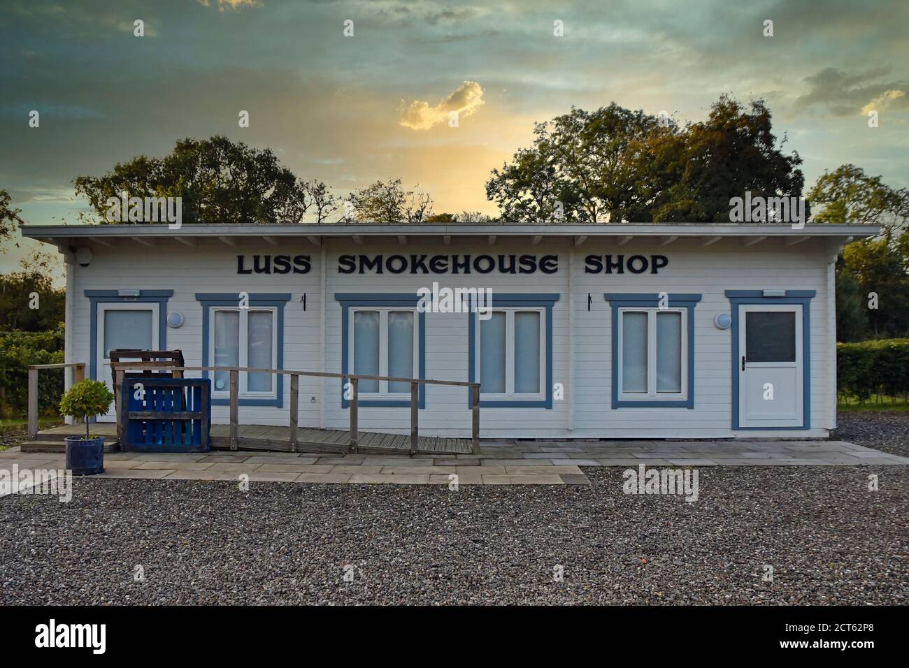 Esterno del Luss Smokehouse Shop a Luss, Loch Lomond, Scozia, Regno Unito Foto Stock