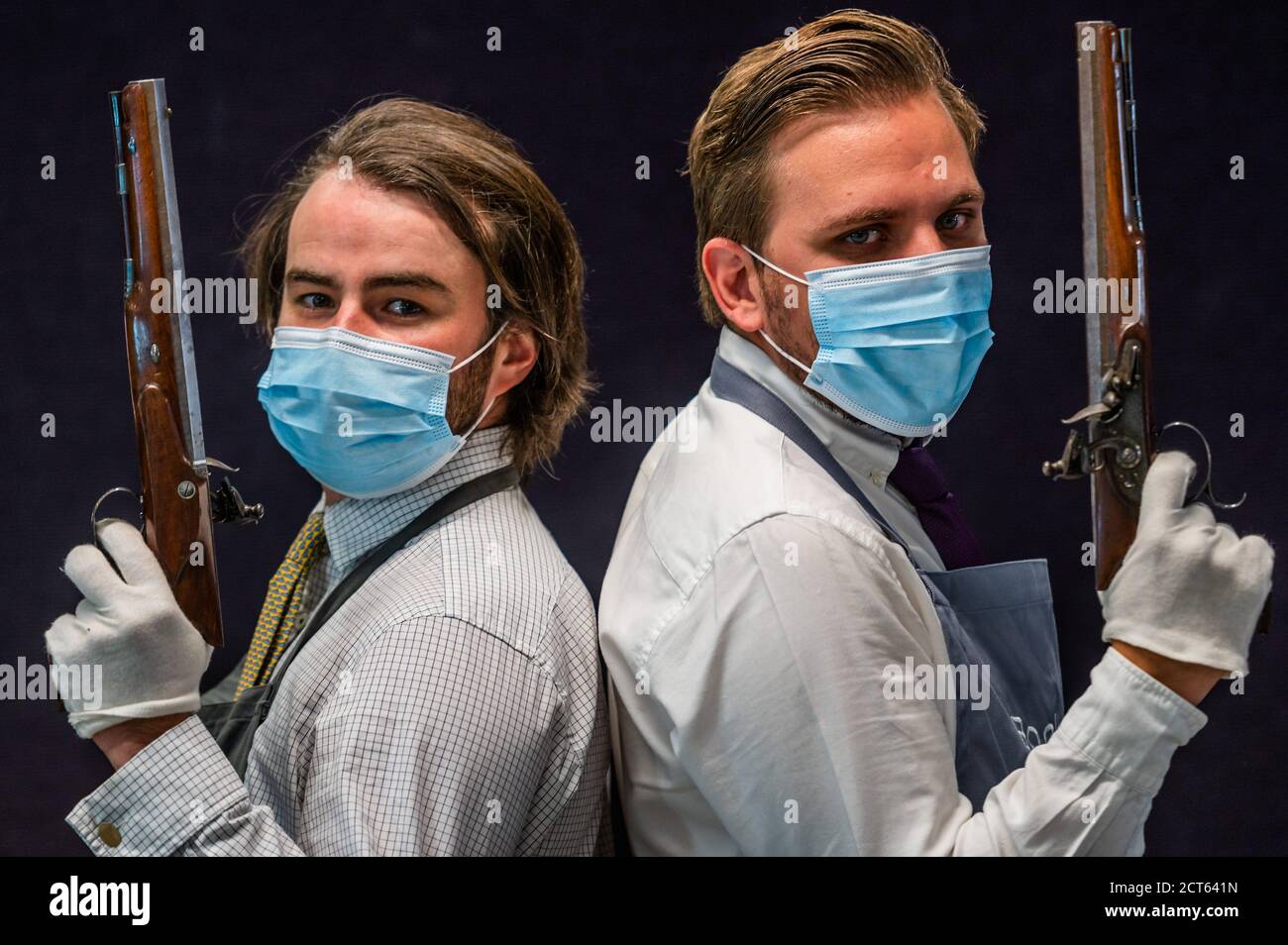 Londra, Regno Unito. 21 Settembre 2020. Un paio di pistole a 32 fori con manico a flintlock, da HW Mortimer & son, c1810, est £15-20,000 - Anteprima di Bonhams' Antique Arms e Armor vendita al loro Knightsbridge saleroom. La vendita si svolgerà mercoledì 23 settembre Credit: Guy Bell/Alamy Live News Foto Stock