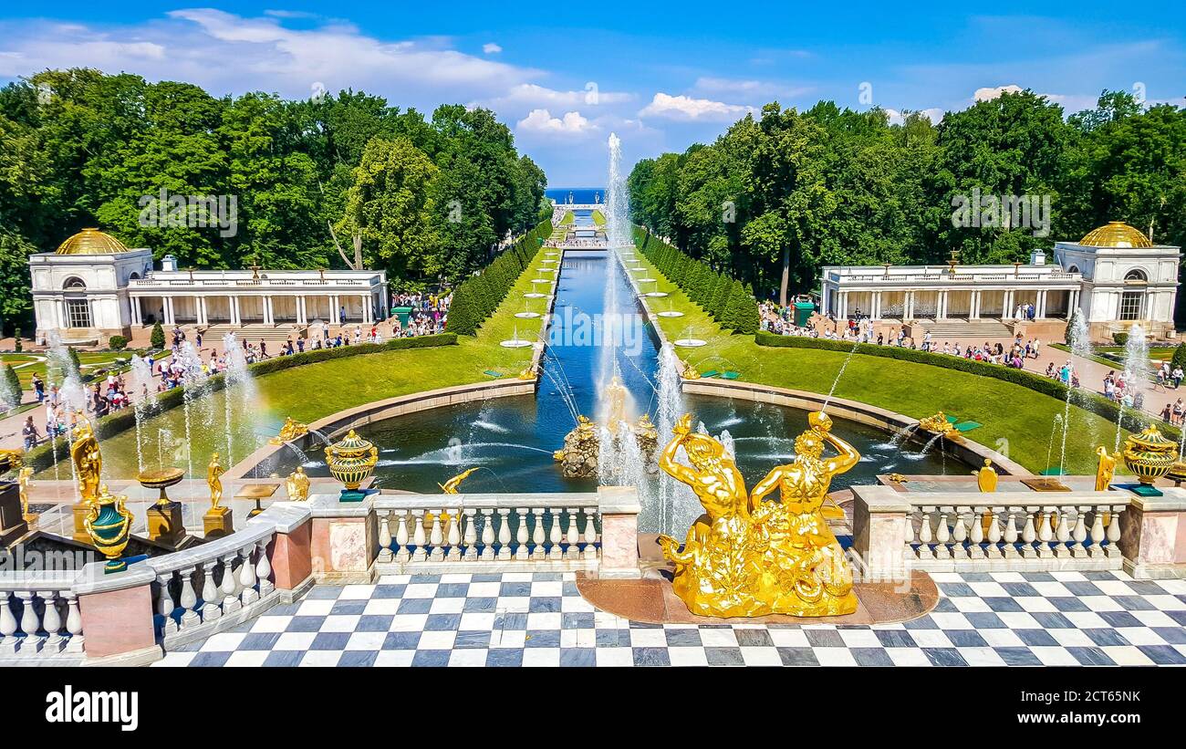 La Grand Cascade. La Fontana di Samson e Sea Channel. Peterhof, Russia Foto Stock