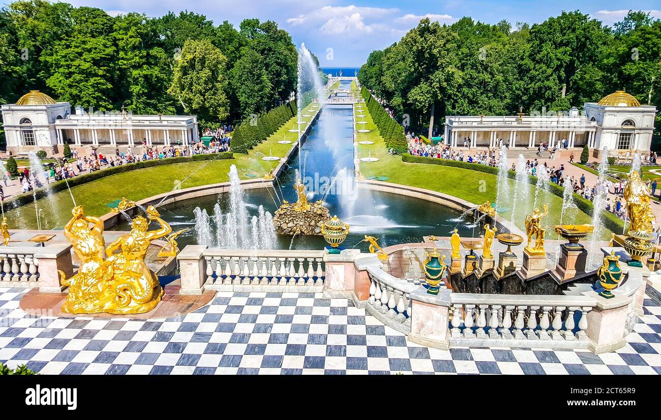 La Grand Cascade. La Fontana di Samson e Sea Channel. Peterhof, Russia Foto Stock