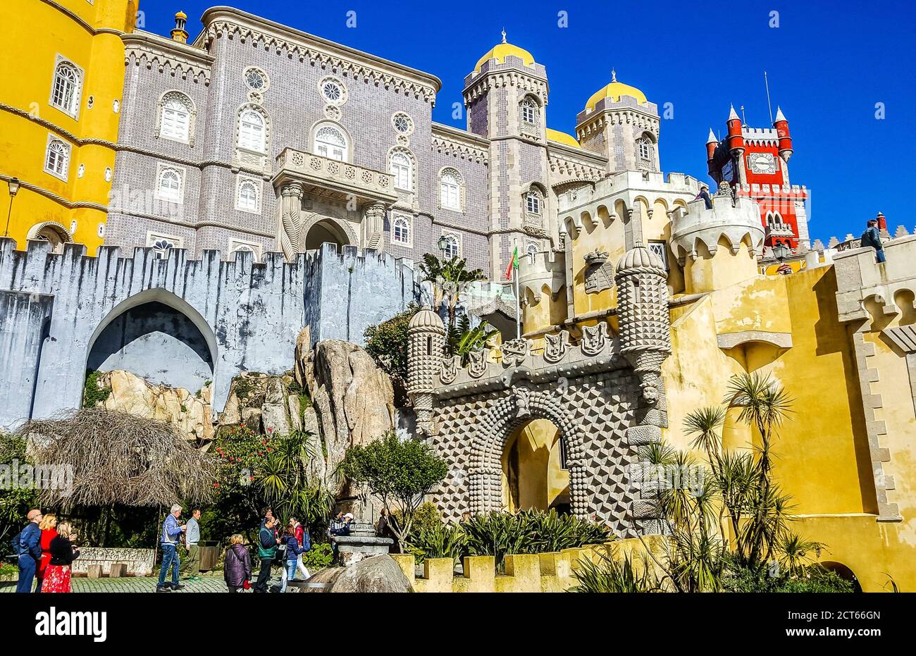 Il Palazzo pena, un castello romanticista a Sao Pedro de Penaferrim, nel comune di Sintra, sulla Riviera portoghese. Portogallo Foto Stock