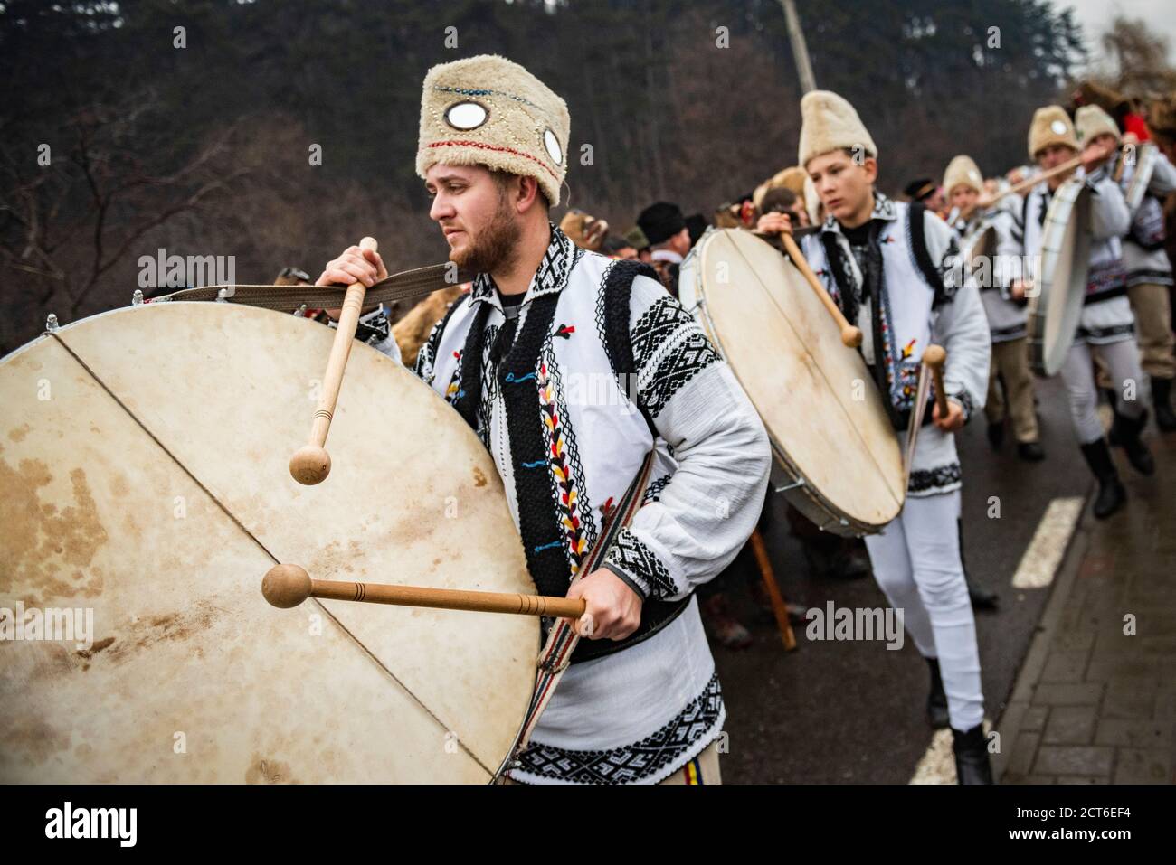 Festa di ballo dell'orso di Capodanno, Comanesti, Moldavia, Romania Foto Stock