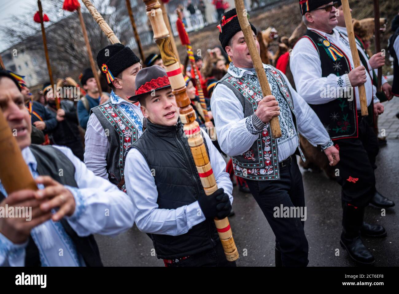 Festa di ballo dell'orso di Capodanno, Comanesti, Moldavia, Romania Foto Stock