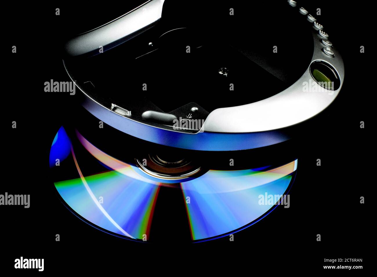 Lettore CD e CD isolati su sfondo nero Foto Stock