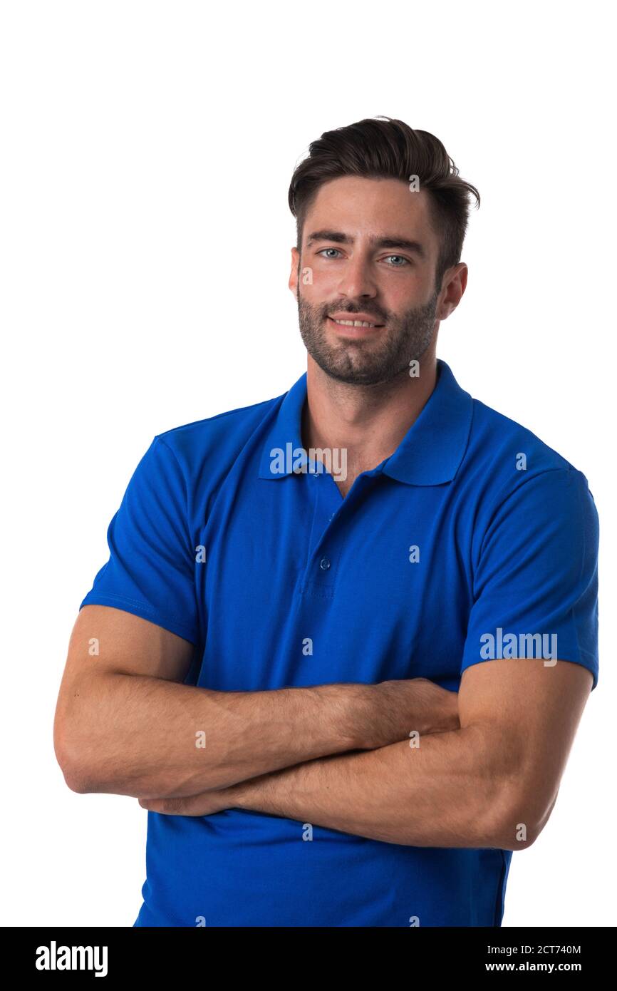 Ritratto di sano bell'uomo modello in posa casual outfit con bracci ripiegati isolati su sfondo bianco Foto Stock
