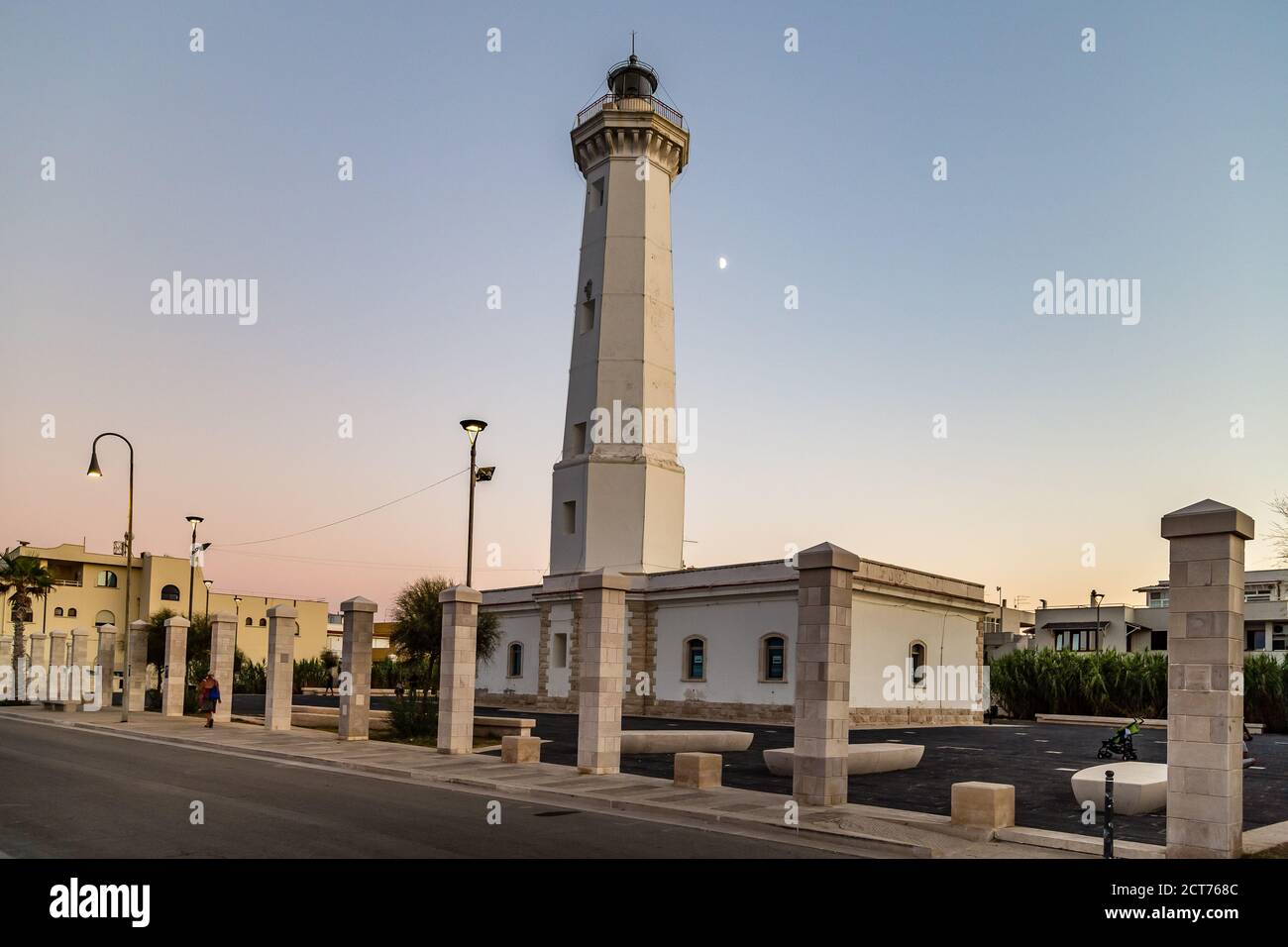 TORRE CANNE (BR), 26 AGOSTO 2020: La luce illumina il faro di Torre Canne Foto Stock