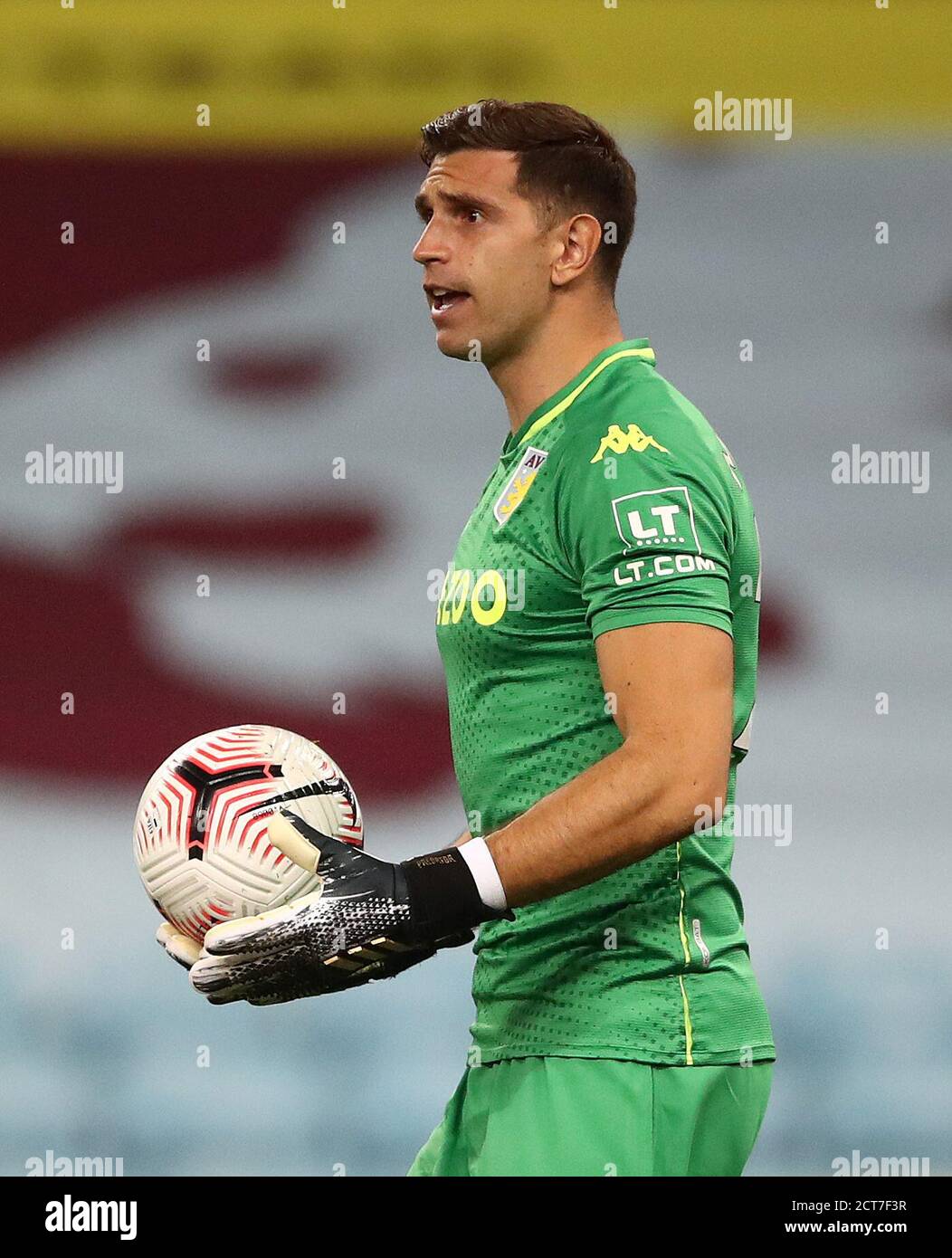 Aston Villa portiere Emiliano Martinez durante la partita della Premier League a Villa Park, Birmingham. Foto Stock