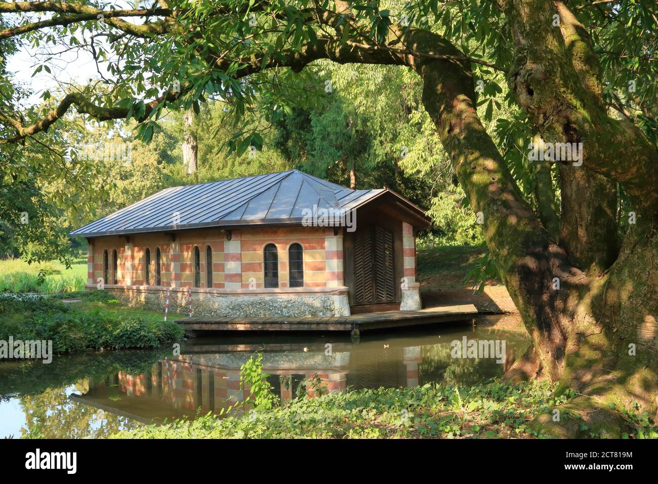 Parco laghetto e cavana Boathouse, Villa Parco Bolasco, Parco storico, Castelfranco Veneto Foto Stock