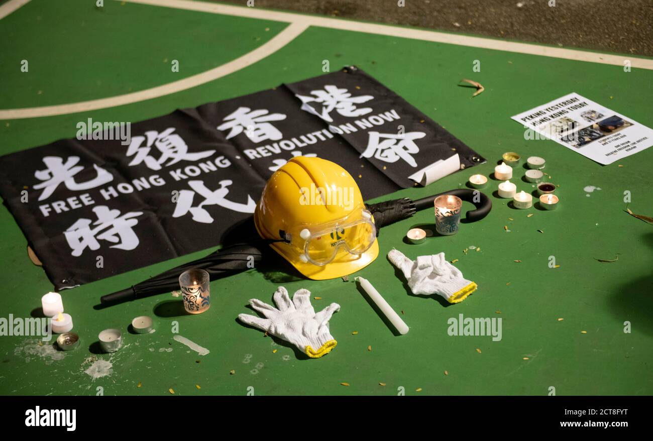 HONG KONG, HONG KONG SAR, CINA: 4 GIUGNO 2020. Le folle si radunano nel Victoria Park di Hong Kong per una veglia in vista del 31° anniversario della piazza Tiananmen Foto Stock