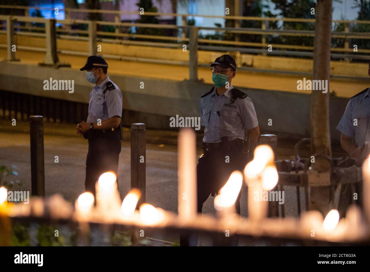 HONG KONG, HONG KONG SAR, CINA: 4 GIUGNO 2020. Le folle si radunano nel Victoria Park di Hong Kong per una veglia in vista del 31° anniversario della piazza Tiananmen Foto Stock