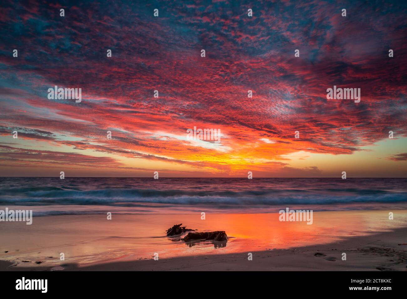 Red Sky di notte, Jindalee, Perth, Australia Occidentale Foto Stock
