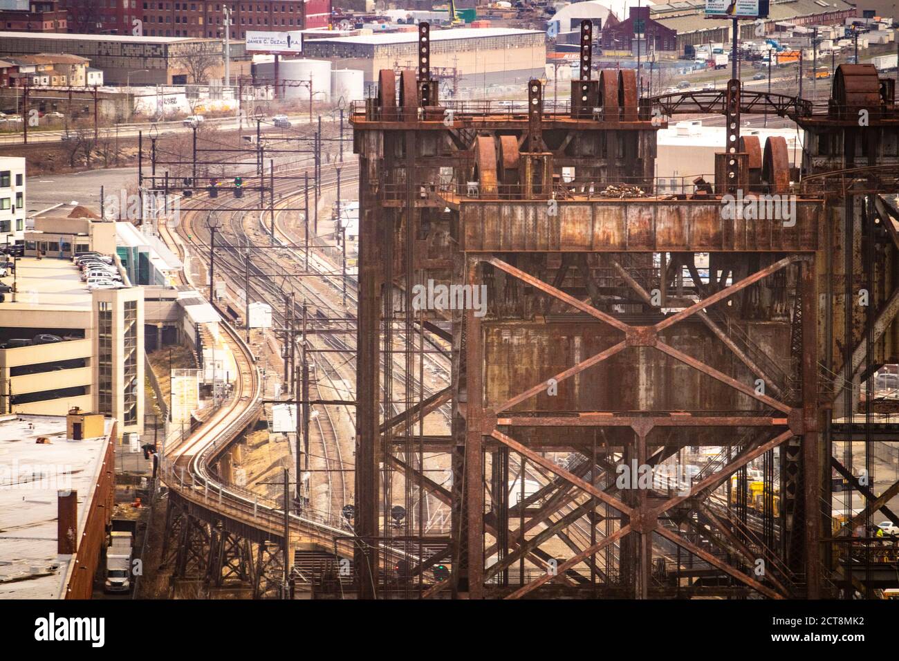 Vista grintosa del Dock Bridge (Amtrak Dock Vertical Lift) Sul fiume Passaico Foto Stock