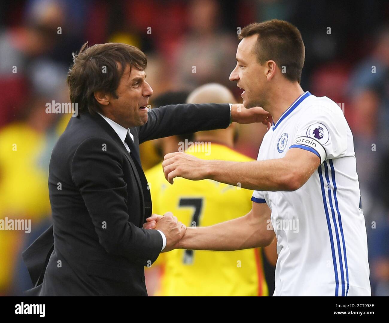 Antonio Conte e John Terry al fischio finale Watford contro Chelsea Premier League - Vicarage Road Stadium Copyright Picture : Mark Pain 20/08/2016 Foto Stock