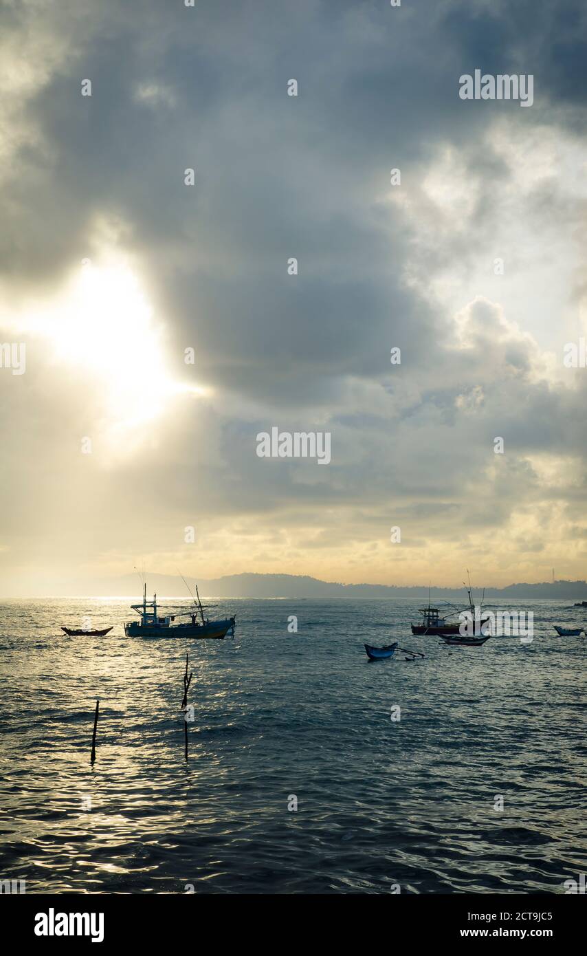 Asia, Sri Lanka, Sud della provincia, Galle, barche da pesca al mattino Foto Stock